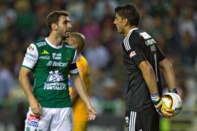 A puro zarpazo limpio en duelo de fieras