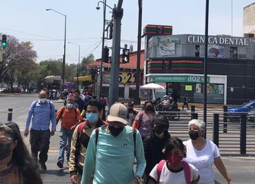 "Va a ser raro ya no usarlo": Habitantes de CDMX desconocen aún anuncio sobre uso de cubrebocas
