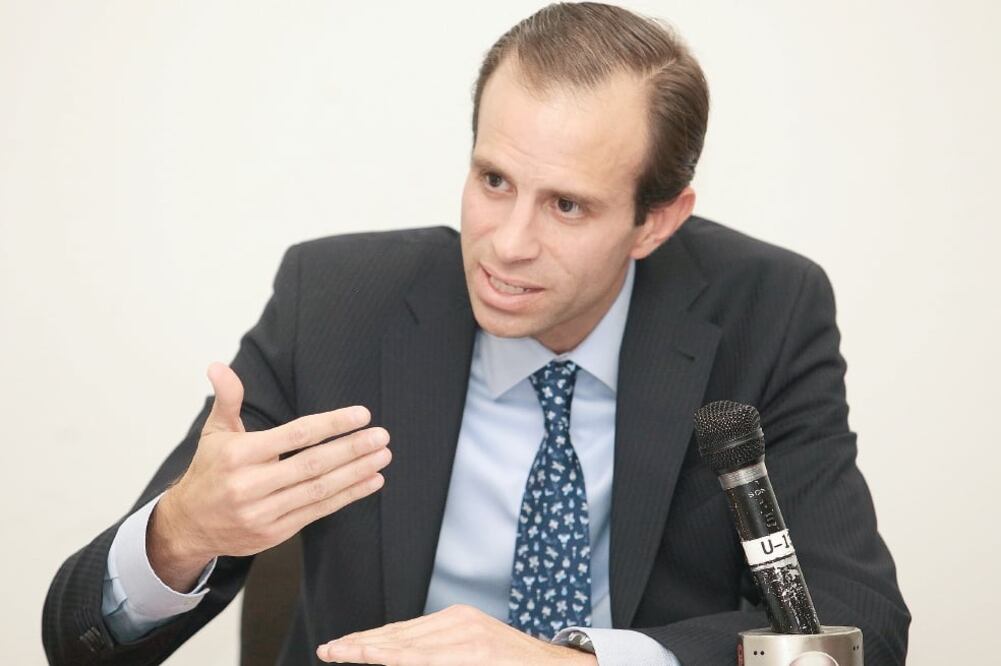 Alejandro Cantú, director jurídico de América Móvil, dijo que con una nueva o vieja administración los problemas del sector van a estar tras los comicios (ARCHIVO EL UNIVERSAL)