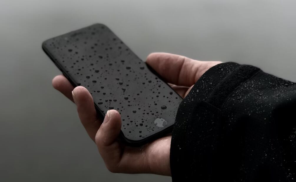 ¿Qué hacer si tu celular se moja? Guía paso a paso. Imagen: Unsplash