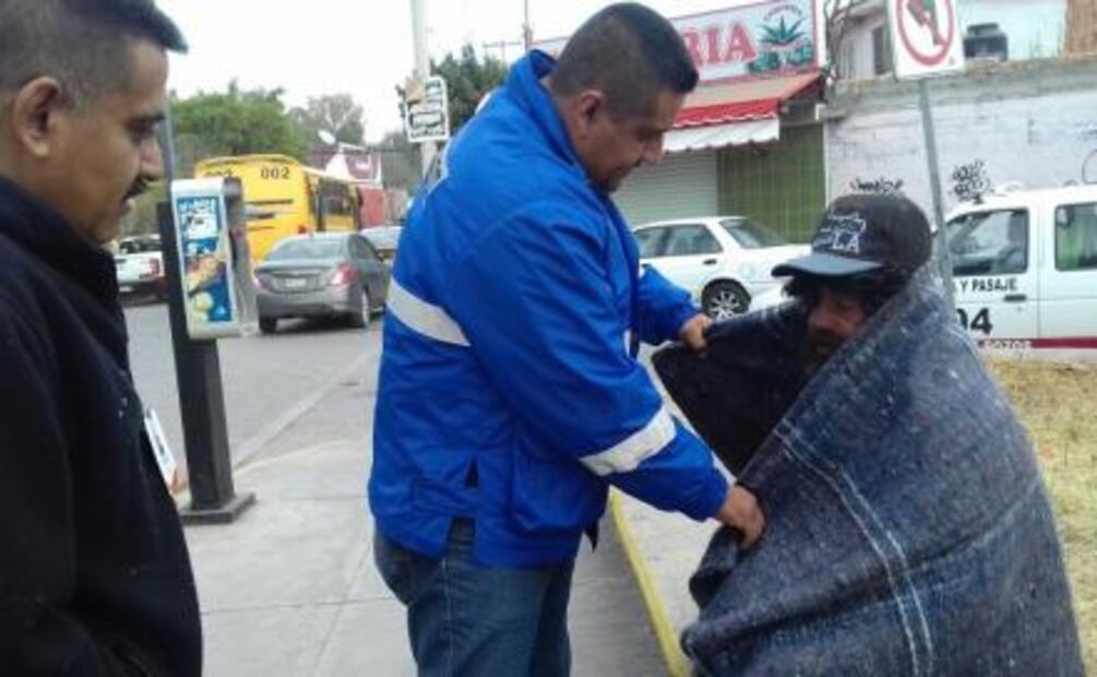 Llevan a personas en situación de calle a albergue por frío en SLP