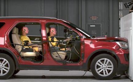 Así son las consecuencias de no usar cinturón en el asiento trasero