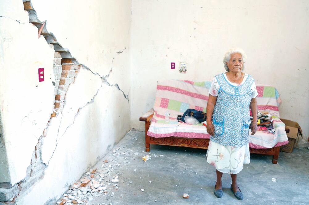 Luego del terremoto de 7.1 grados, la vivienda de la anciana de 72 años no puede ser habitada (BERENICE FREGOSO. EL UNIVERSAL)