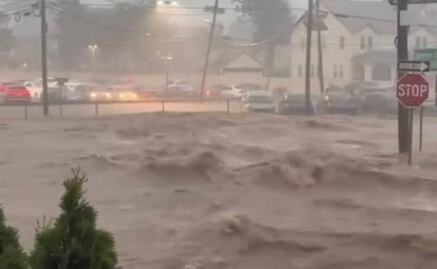 Lluvias intensas ahora causan inundaciones en Nueva York y Nueva Jersey; dejan a miles sin luz