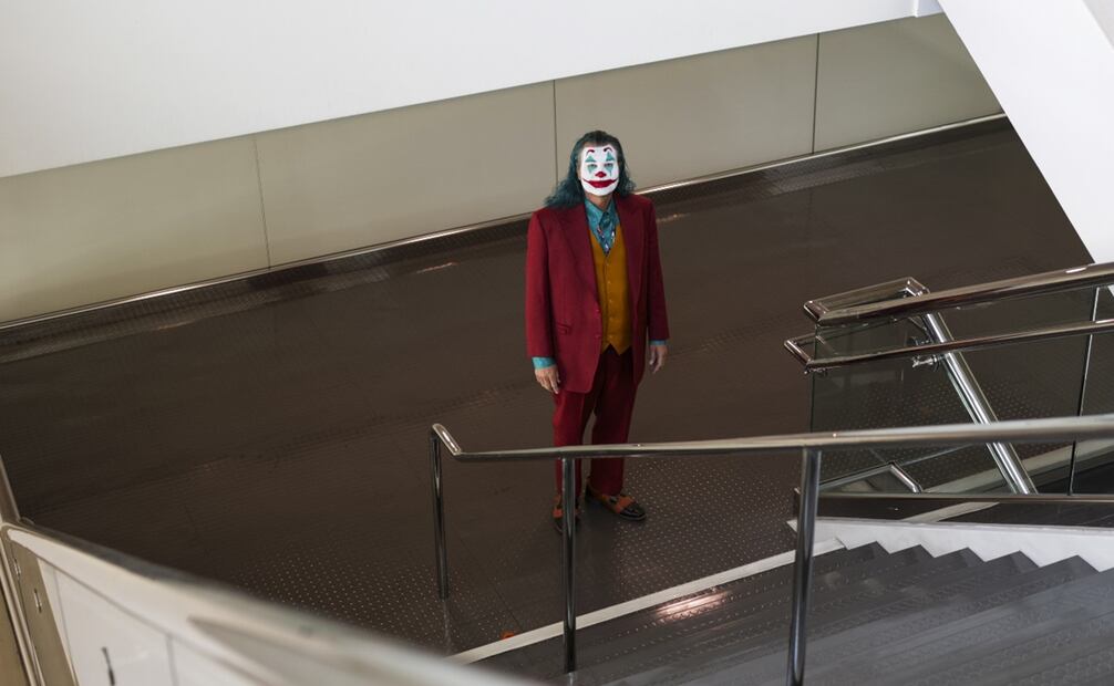 Bugs Mitchell, de Westminster, California, vestido como el Guasón de "Batman". Foto: Andrew Park/Invision/AP.