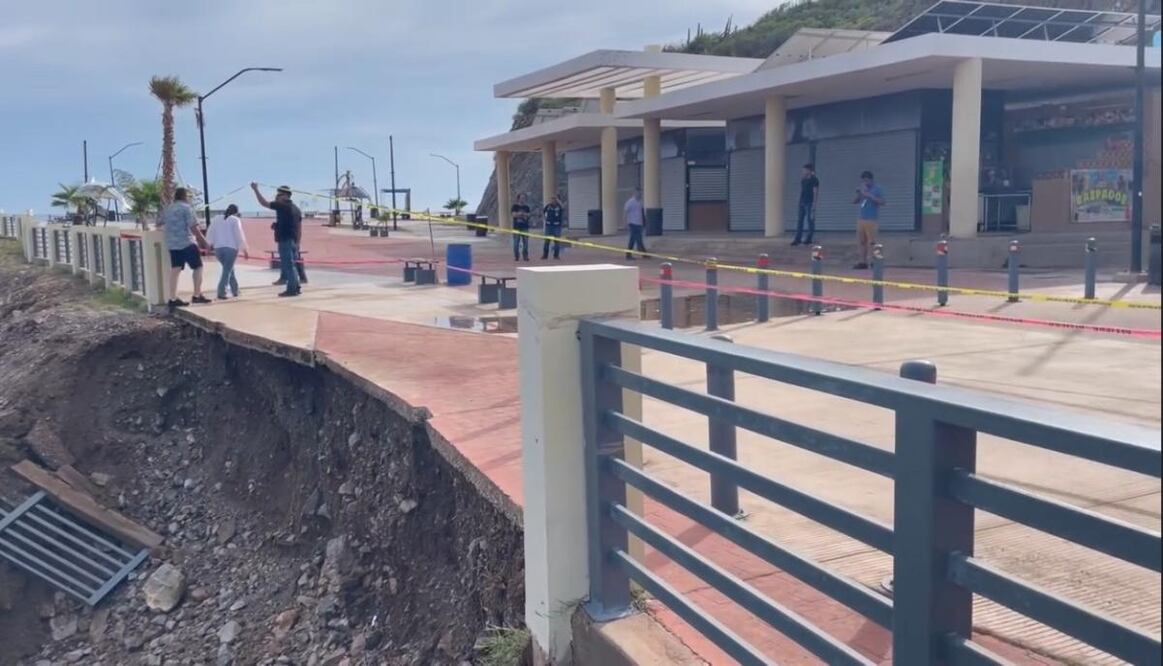Además del mirador de San Carlos, el fenómeno meteorológico afectó comercios locales, especialmente a los ubicados cerca del malecón. Fotos: Ayuntamiento de Guaymas y Especial