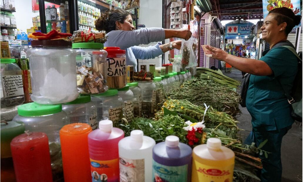 Artículos para rituales de Año Nuevo. Foto: Luis Camacho/EL UNIVERSAL