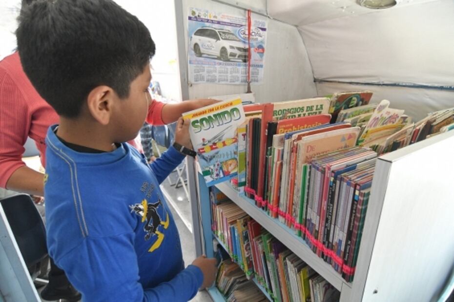 Avión se transforma en biblioteca en Bolivia
