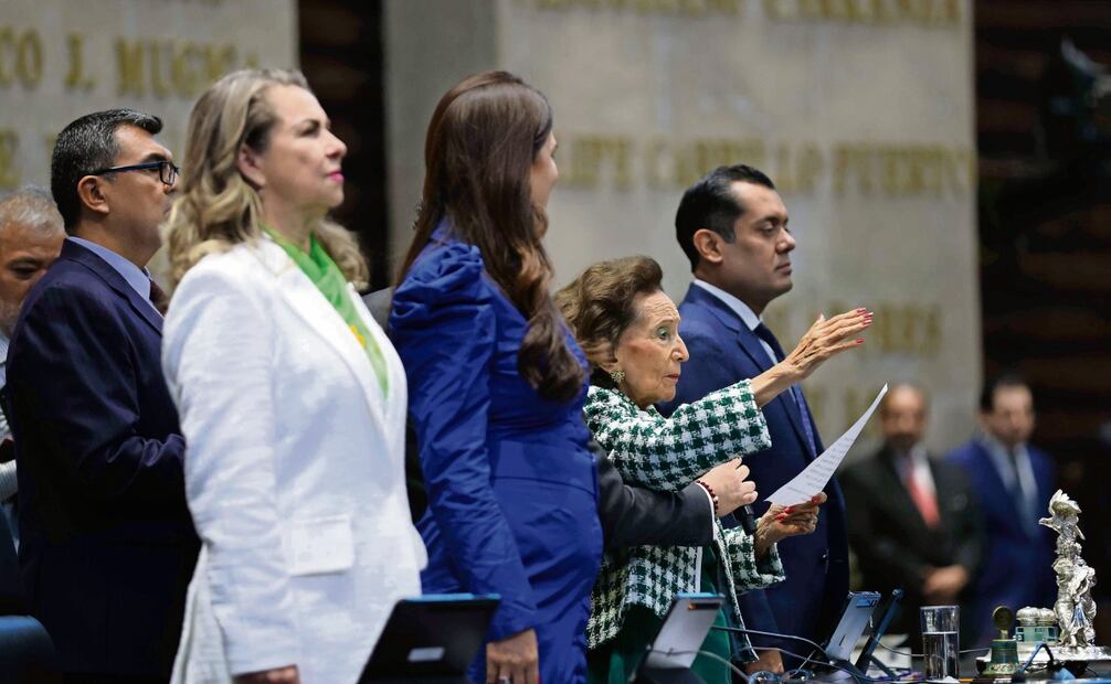 Ifigenia Martínez rindió protesta como presidenta de la Mesa Directiva en Lázaro. Foto: Diego Simón Sánchez | El Universal