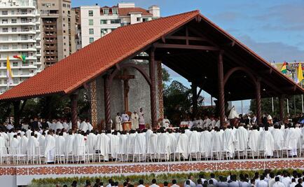 Papa critica la lógica que excluye al más débil