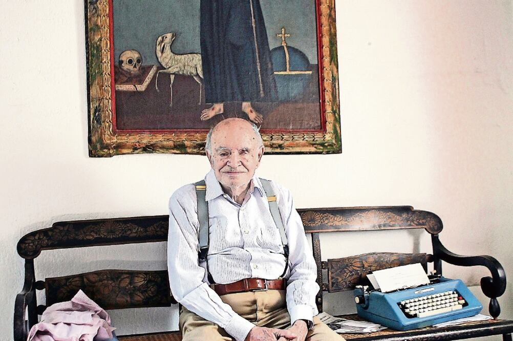 Ramón Xirau, el poeta que indagó en lo sagrado, posa para EL UNIVERSAL, en su casa, en una sesión realizada en 2010 (ARCHIVO EL UNIVERSAL)