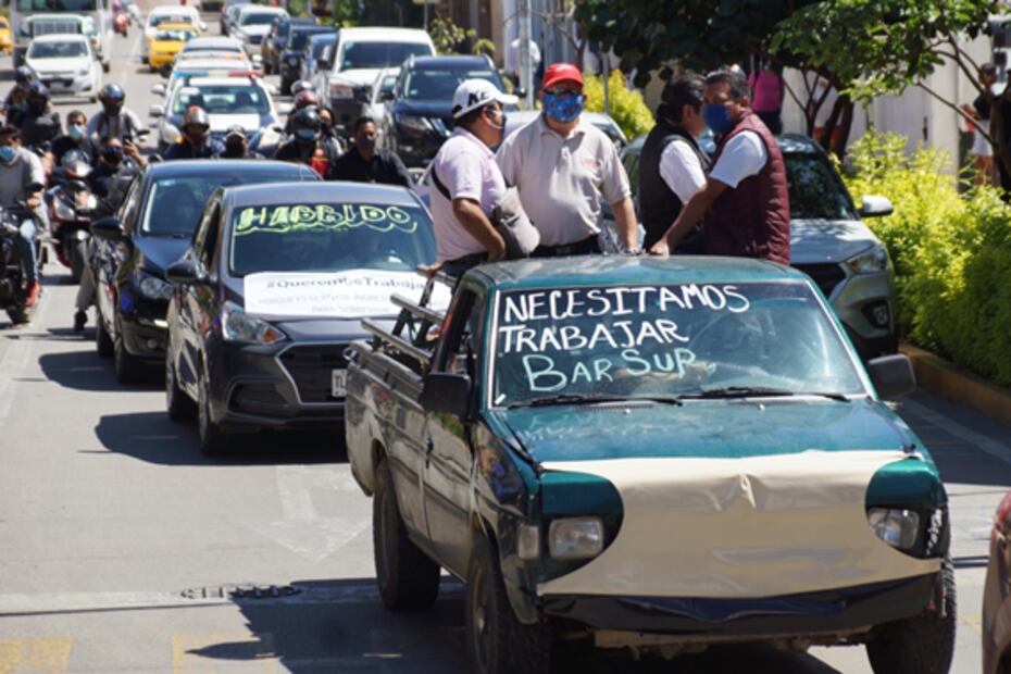 Con caravana, dueños de bares de Oaxaca exigen reabrir pese a riesgo de Covid