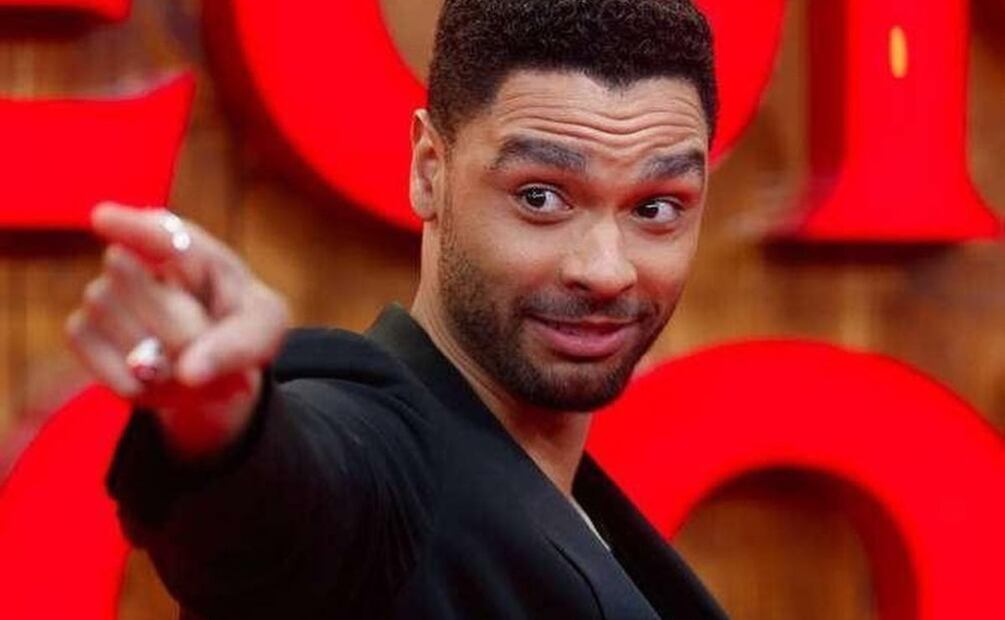 Regé-Jean Page es el paladín Xenk Yendar en la película "Calabozos y Dragones: Honor entre ladrones". Fuente: Instagram @regejean