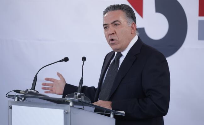 Oficializan salida de Enrique Inzunza en bancada de Morena; será senador sin partido