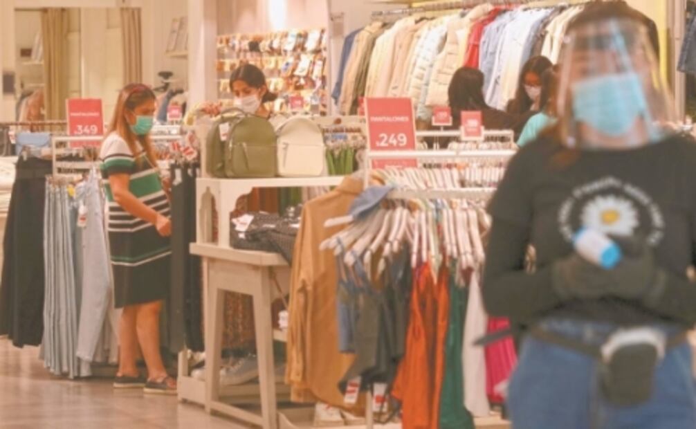 Tras 100 días regresa a trabajar; hacen fila en las plazas