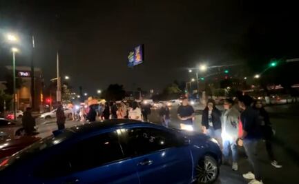 Padres y alumnos de escuela privada cierran Mario Colin, en Tlalnepantla; trámites académicos están detenidos por pleito familiar, dicen