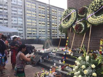 Izan bandera a media asta en Tlatelolco a 50 años de Movimiento Estudiantil
