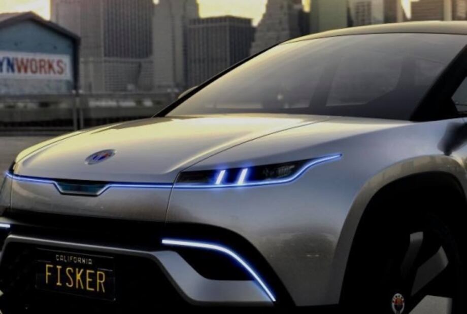 Presentan SUV eléctrica que funciona con paneles solares