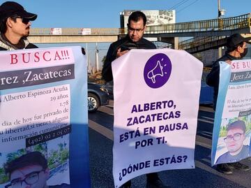 Familiares del QFB Luis Alberto bloquean carretera de Zacatecas; urgen a autoridades intensificar su búsqueda