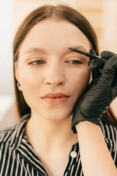 Tips para hacer crecer tus cejas de una vez por todas