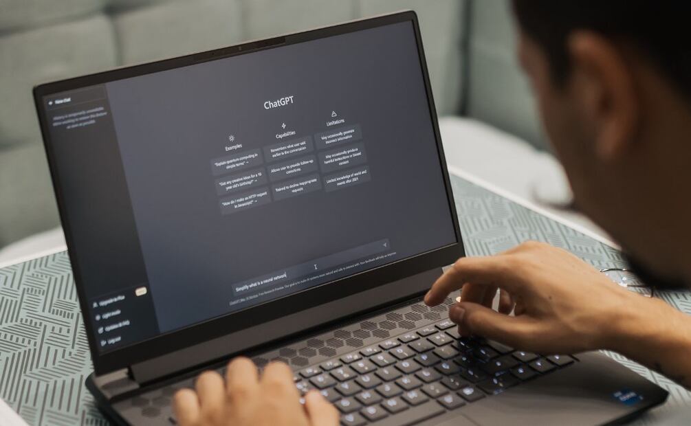 Desactiva las memorias de ChatGPT para cuidar tus datos. Foto: Pexels