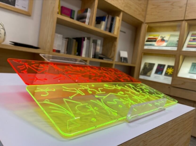 Pasión por el diseño editorial y escultura contemporánea dialogan en el Carrillo Gil