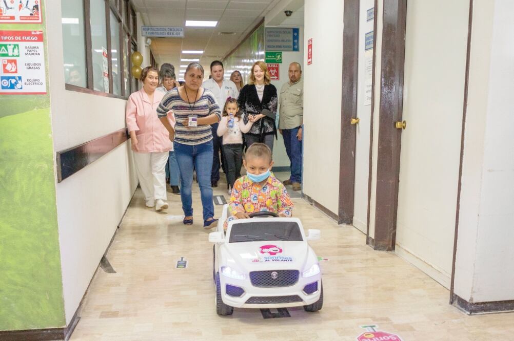 El programa Sonrisas al volante busca hacer divertida la estancia de los niños enfermos dentro de los hospitales. Foto: ESPECIAL