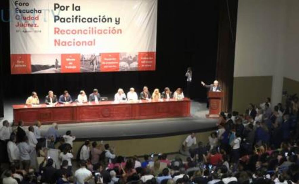 AMLO pide a víctimas perdonar en primer foro de paz