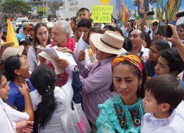 Protestan contra AMLO trabajadores de la salud en Oaxaca