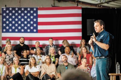 Migración y drogas, caballos de batalla de Ron DeSantis