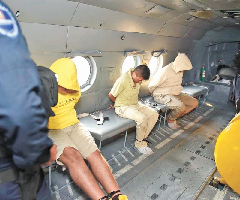 Después de la riña en el Cereso de Morelos, cuatro reos fueron trasladados a un penal federal de máxima seguridad en el estado de Guanajuato, entre ellos iba el hijo de Santiago Mazari, líder del cártel de Los Rojos. ESPECIAL