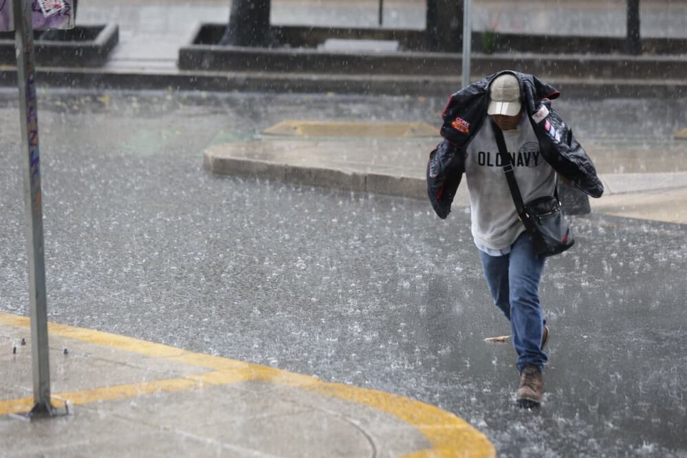 Activan alerta amarilla por fuertes lluvias y caída de granizo en 8 alcaldías de CDMX. Fotos: Francisco Rodríguez