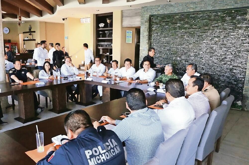 El gobernador lideró ayer la sesión del Grupo de Coordinación Michoacán y la primera reunión del Consejo Municipal para el Desarrollo Integral municipal