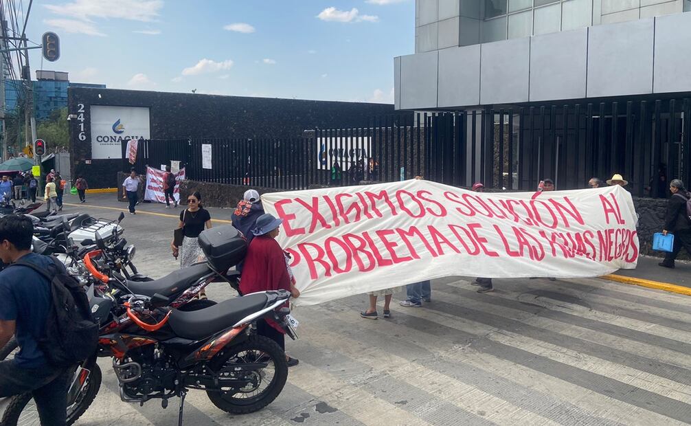 Por más de 6 horas, campesinos bloquearon la circulación vehicular de avenida de los Insurgentes Sur. Foto: Juan Carlos Williams / EL UNIVERSAL