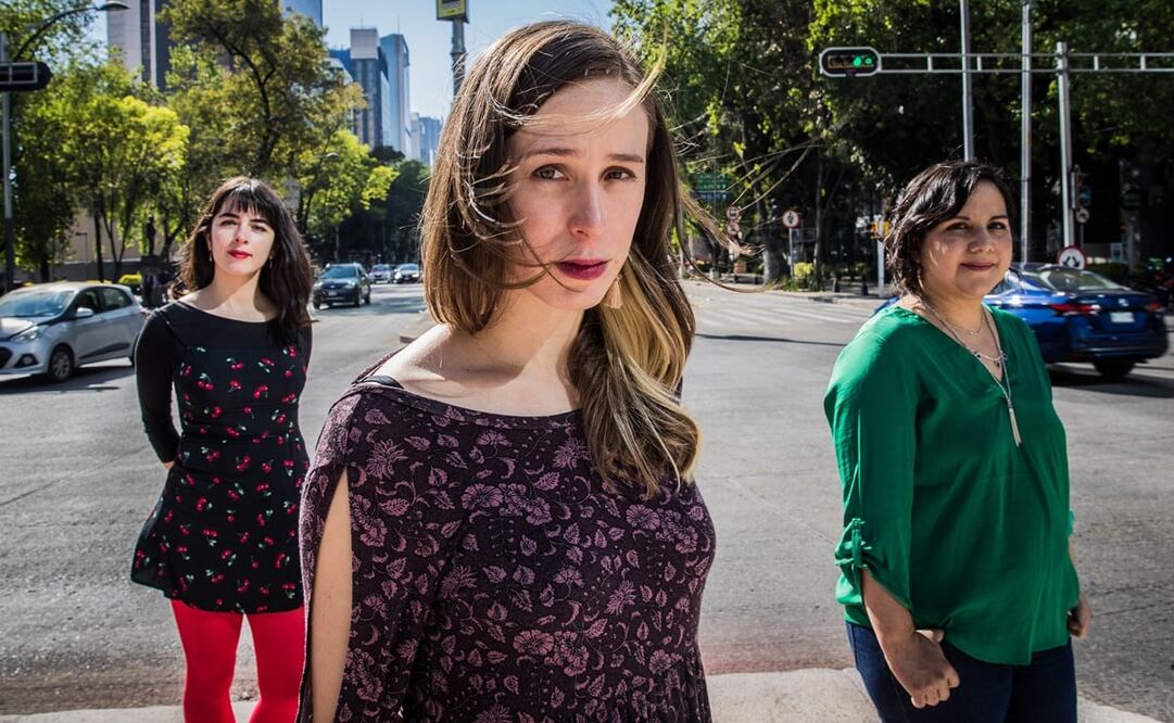 De izquierda a derecha: las escritoras Aura García-Junco, Elisa Díaz Castelo y Alejandra Eme Vázquez. Foto: Germán Espinosa/EL UNIVERSAL