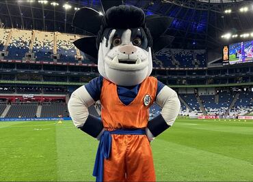 Akira Toriyama es homenajeado por equipo de la Liga MX; la mascota del equipo se disfraza de Gokú
