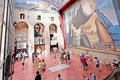 Los bigotes de Salvador Dalí siguen en perfecto estado