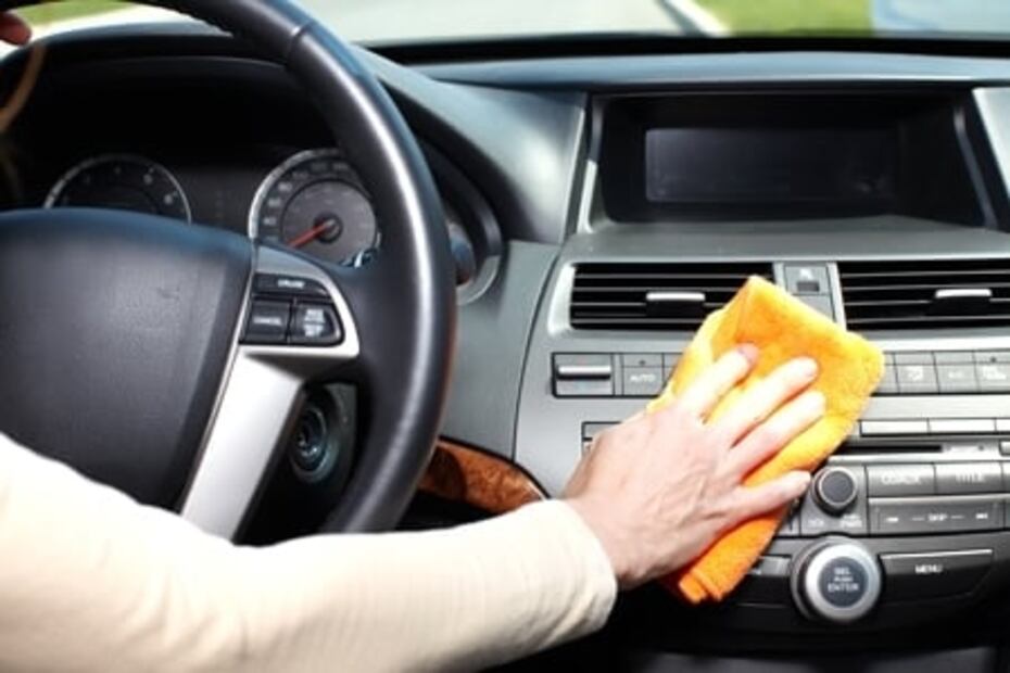 Siete pasos para mantener limpio el tablero del auto