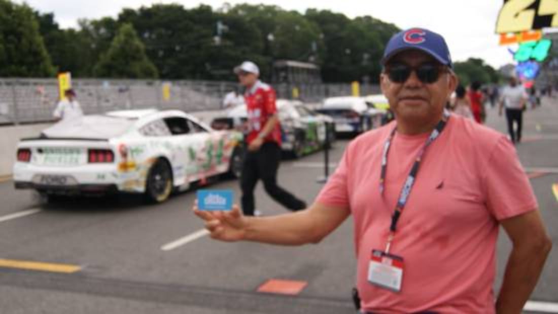 Raphael Paredes, representante de Choose Chicago en México, durante el Chicago Street Course de Nascar. Foto: Arturo Mendoza