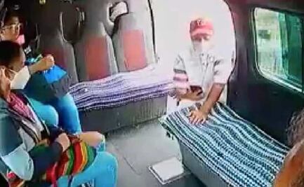 En video: ladrón descubre que pasajero de combi entregó "celular fake" y amenaza con matarlo