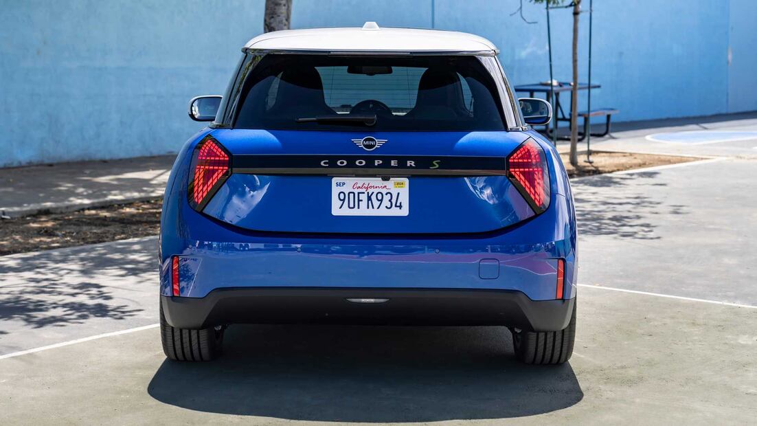 Estas fotos revelan el diseño de la próxima generación del Mini Cooper.