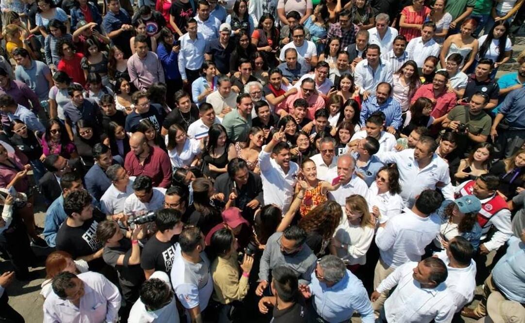 La aspirante a candidata presidencial visitó las instalaciones de la UAEM, donde estuvo arropada por jóvenes universitarios / Foto: Especial
