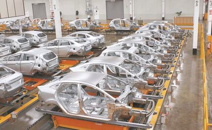 Producción automotriz crece 2% en abril