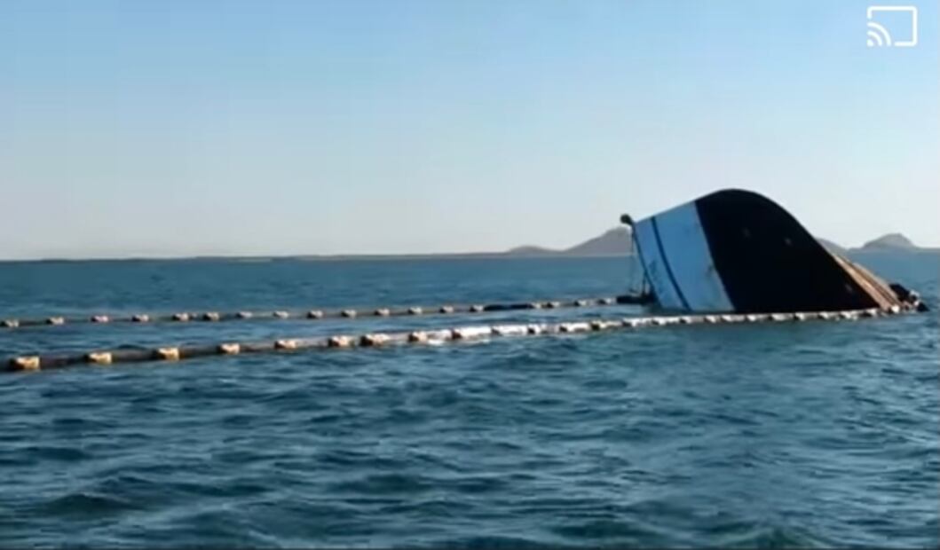 Hundimiento de barco camaronero provoca fuga de 14 mil litros de combustible en Sinaloa