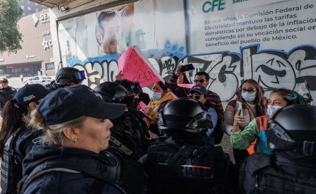 Luego de casi cuatro horas de bloqueo de Periférico Norte, policías desalojaron a los manifestantes (23/01/2025). Foto:  Yaretzy Osnaya / EL UNIVERSAL