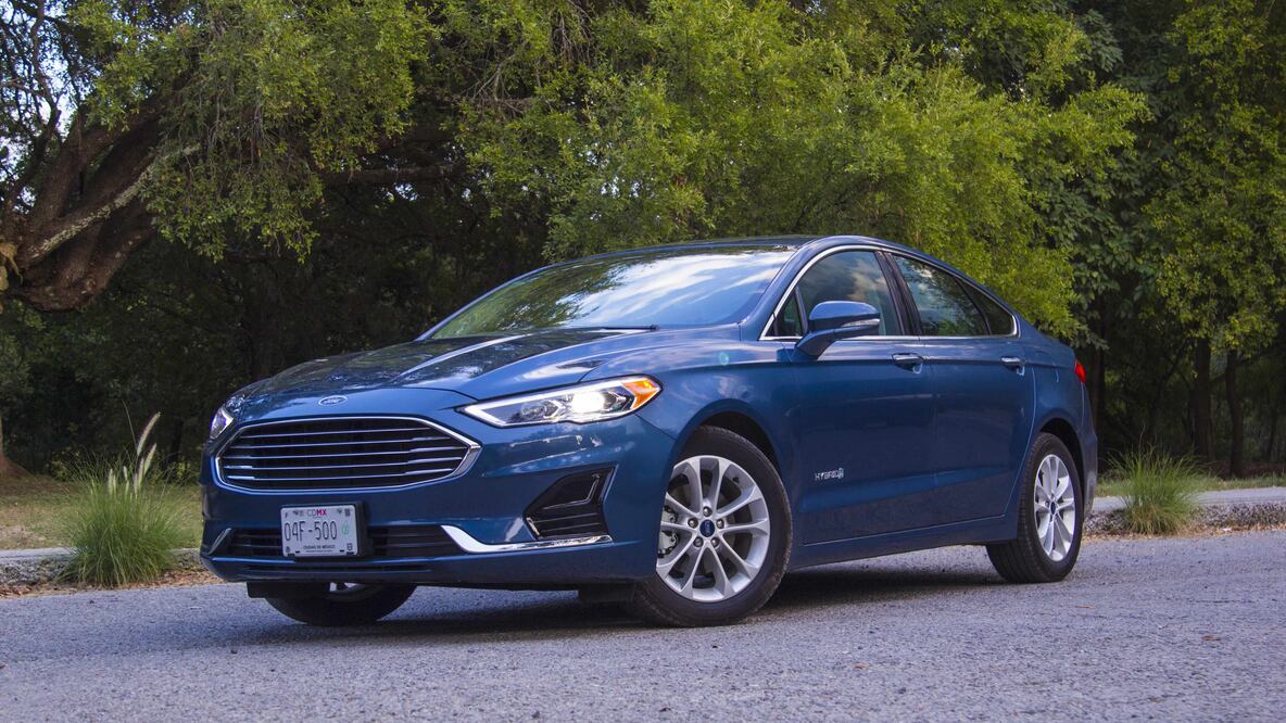 Fusion Hybrid junta lo mejor de un sedán con poco consumo de gasolina