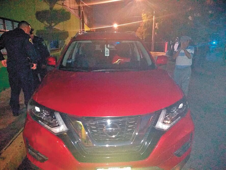 El informe policial detalla que vecinos de la calle Onofre Capeto escucharon un disparo y encontraron el cuerpo de Edy Ortiz a bordo de un automóvil Nissan. ESPECIAL