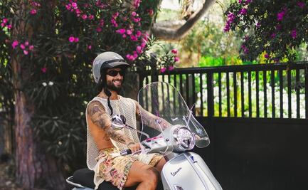 Maluma presume las nuevas botas de Astro Boy, ahora en un color diferente