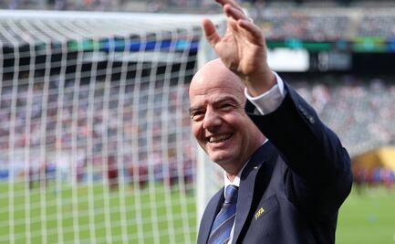 Gianni Infantino "celebra" bicampeonato de México en la Copa Oro; posó con un sombrero de charro