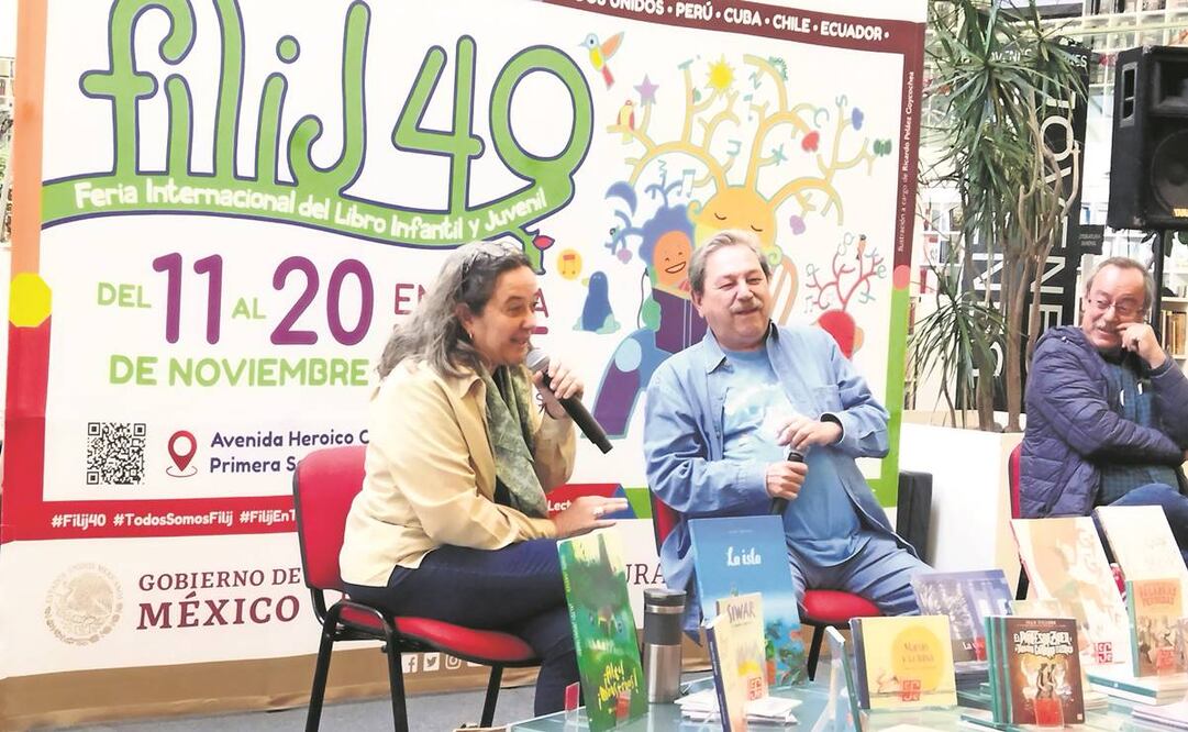 Marilina Barona, Paco Ignacio Taibo II y Fritz Glockner, durante la presentación de la edición 40 de la FILIJ, en la librería Rosario Castellanos del Fondo de Cultura Económica. Foto: Yanet Aguilar/ EL UNIVERSAL